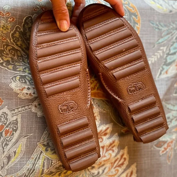 COACH CROSBY DIVER Brown Grainy
Leather Loafers with Brass Gold Accent - Picture 9 of 11